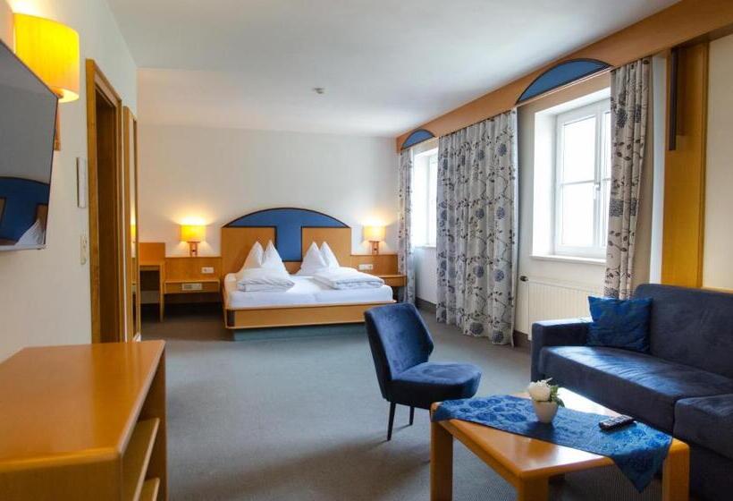 Deluxe room with river view, Goldenes Schiff Hotel Mietparkplätze
