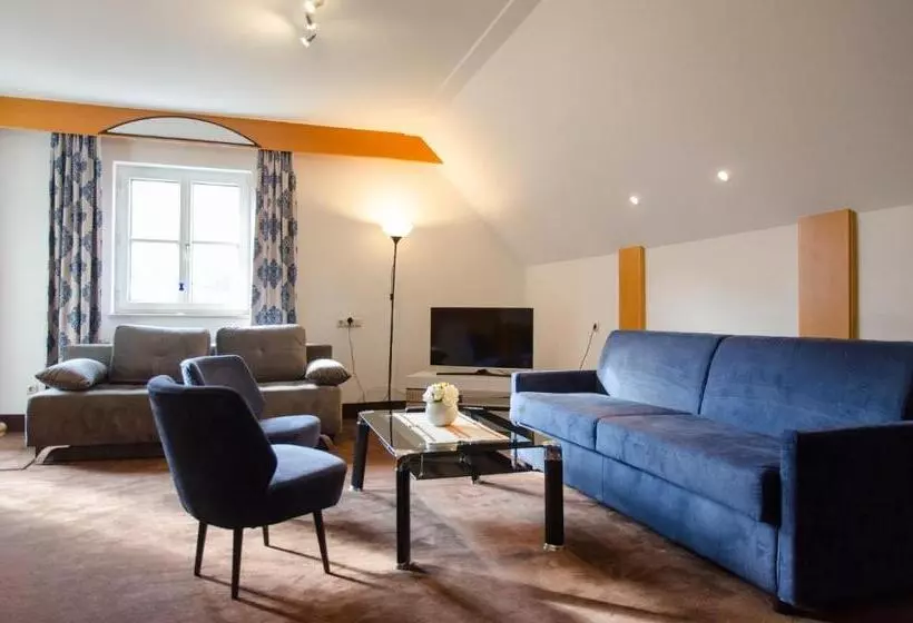 سوئیت با بالکن, Goldenes Schiff Hotel Mietparkplätze