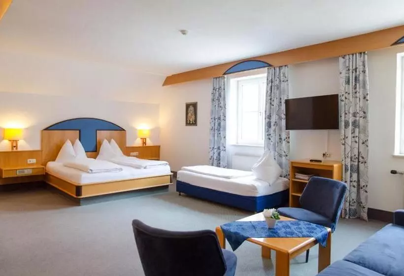 اتاق لوکس خانوادگی, Goldenes Schiff Hotel Mietparkplätze