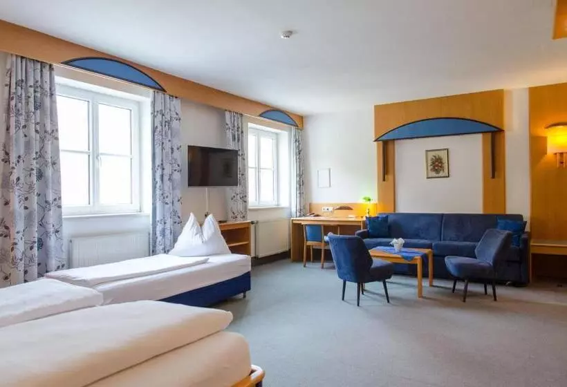 اتاق لوکس خانوادگی, Goldenes Schiff Hotel Mietparkplätze