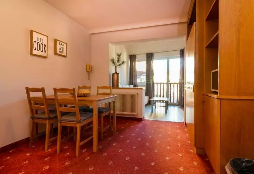 Huoneisto 1 Makuuhuone Parveke, Adler Hotel Pension