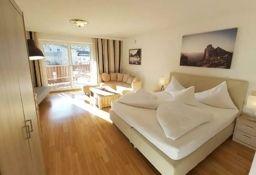 Perhehuone, Adler Hotel Pension