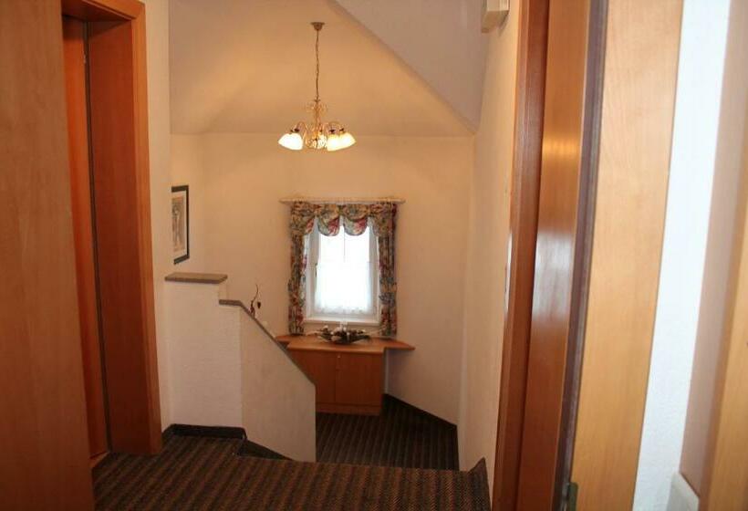 شقة غرفة واحدة, Apart Maximilian