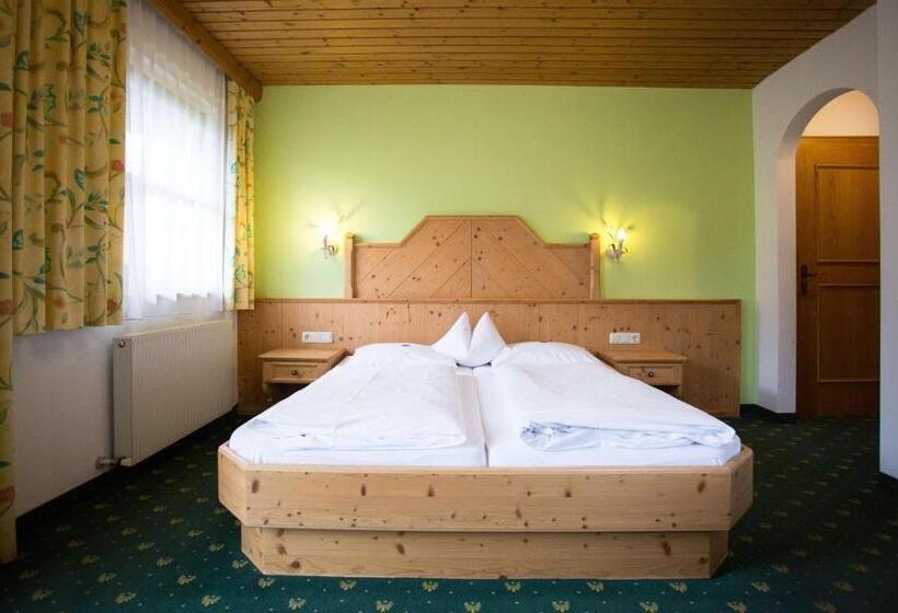 غرفة كومفورت, Dorfer