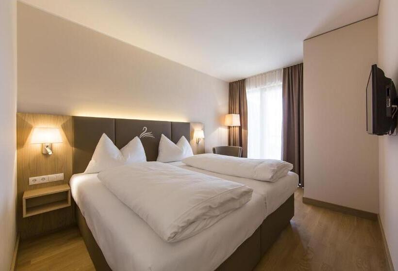 Suite with lake view, Feel Good Resort Wörthersee