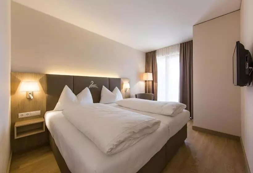 Suite with lake view, Feel Good Resort Wörthersee