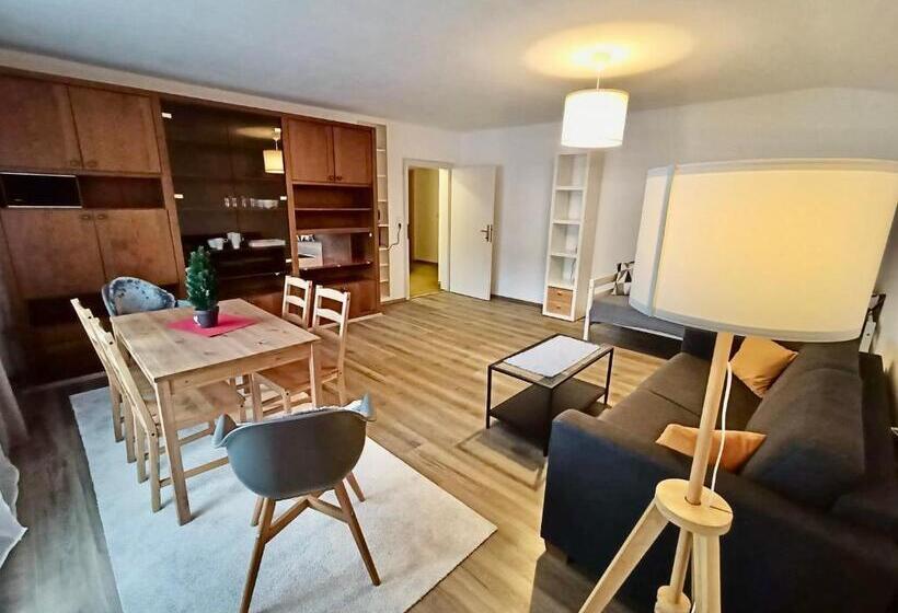 جناح عائلي, Haus Maria