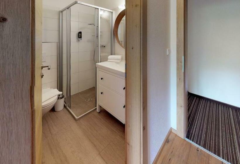 غرفة قياسية, Home Suite Home