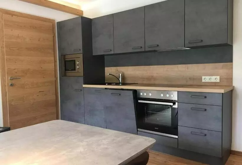 １ベッドルームアパートメント, Home Suite Home