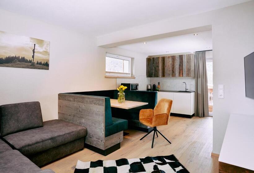 شقة غرفة واحدة, Home Suite Home