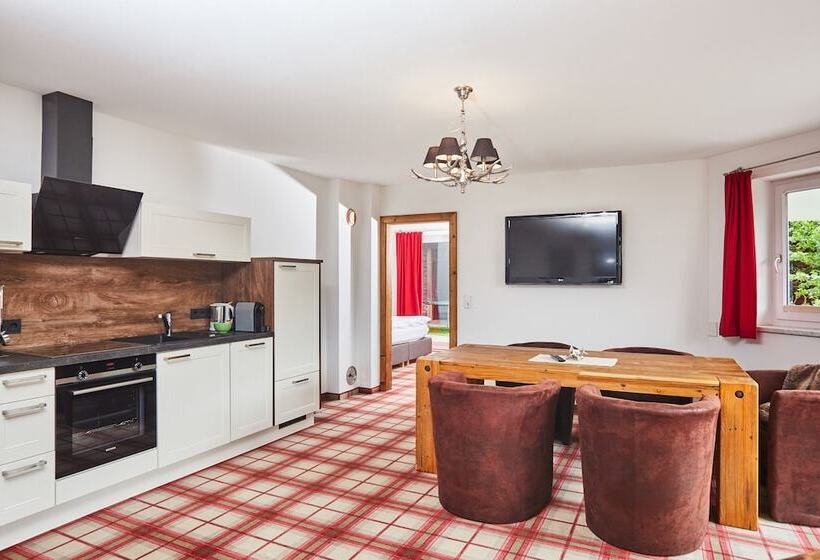 شقة غرفة واحدة, Home Suite Home