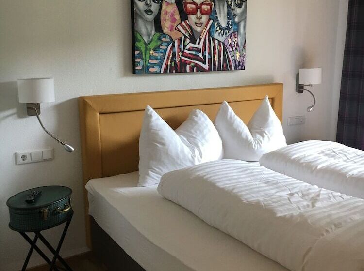 شقة غرفة واحدة, Home Suite Home