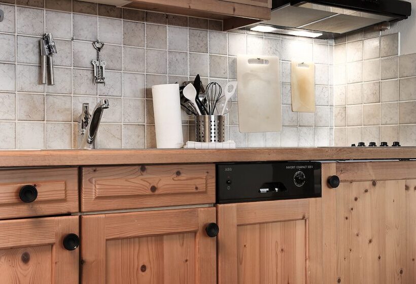 דירת שני חדרים, Montana Apartments