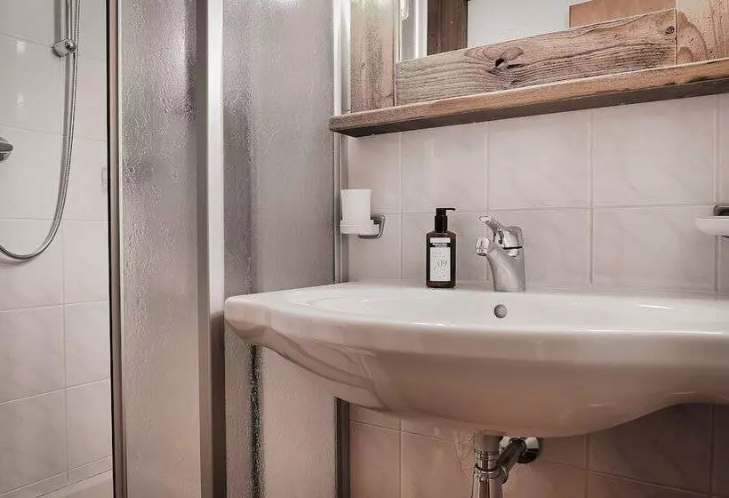 １ベッドルームアパートメント, Montana Apartments