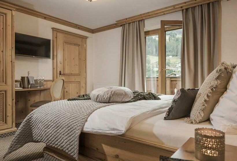 수피리어 룸, Post