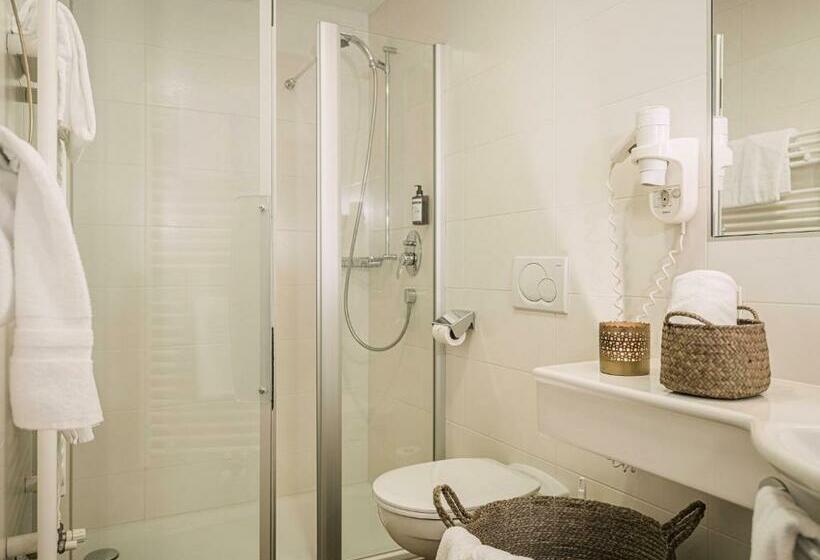 스탠다드 싱글 룸, Post