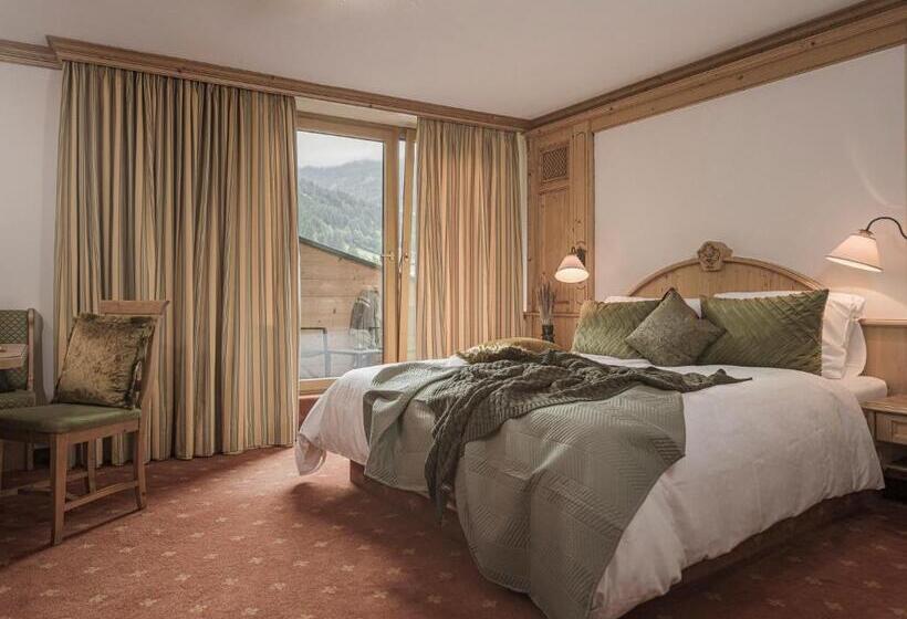 수피리어 룸, Post