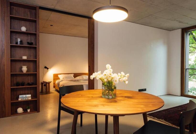 סוויטה עם מרפסת, Dot Sofia Apart