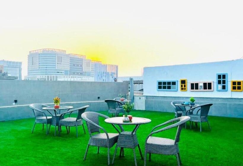 Standard Studio King Bed, Bluo Studio4 Dlf Cybercity   Balcony, Gym Tt, Lift