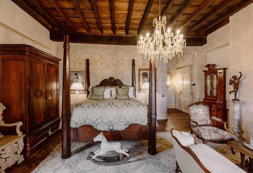 디럭스 주니어 스위트, Castello Di Casalborgone