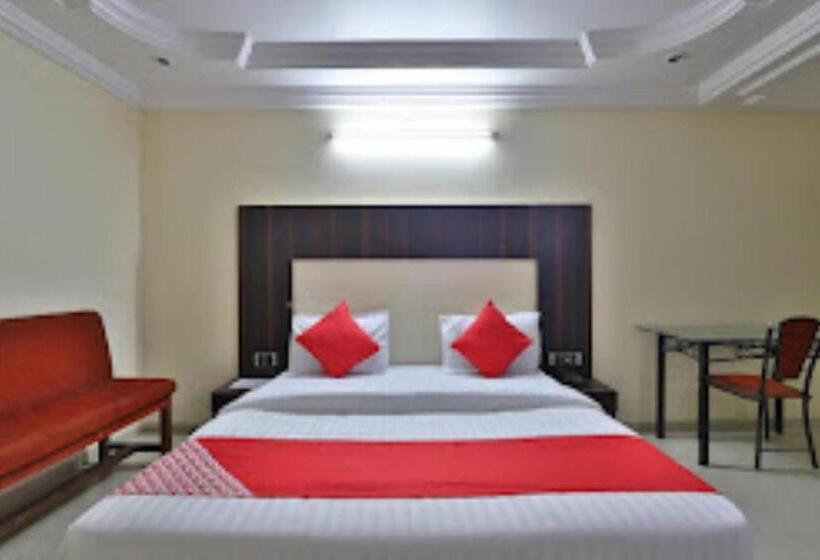 Quarto Deluxe, Dev Palace Ahmedabad