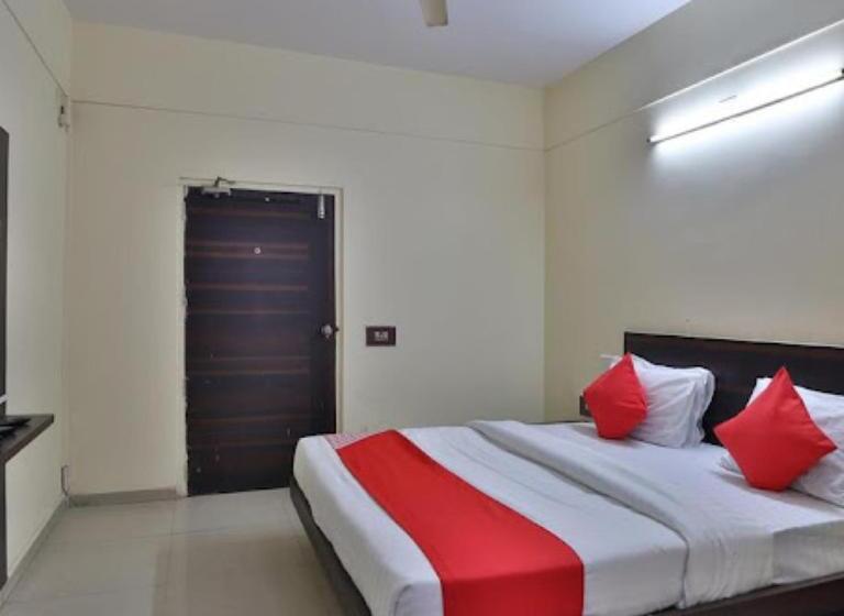 Quarto Deluxe, Dev Palace Ahmedabad