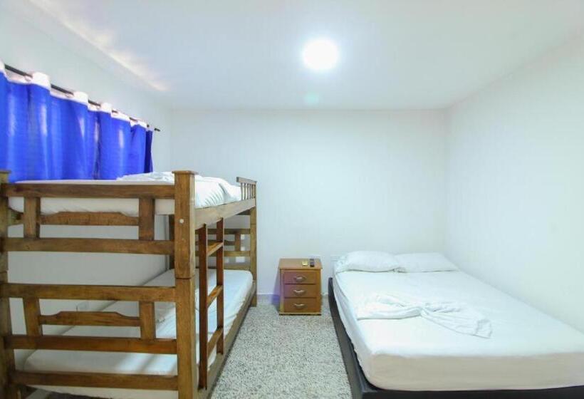 חדר משפחתי, Santa Marta