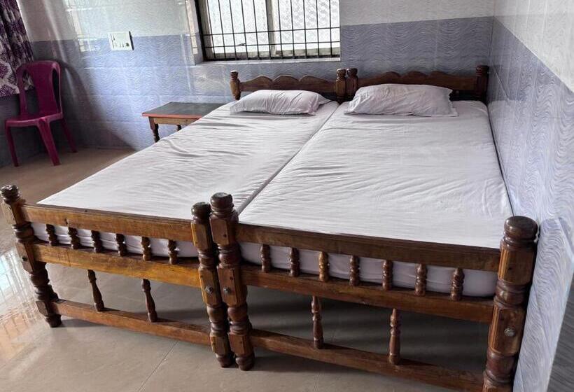 Номер Economy, Staymaker Deepak