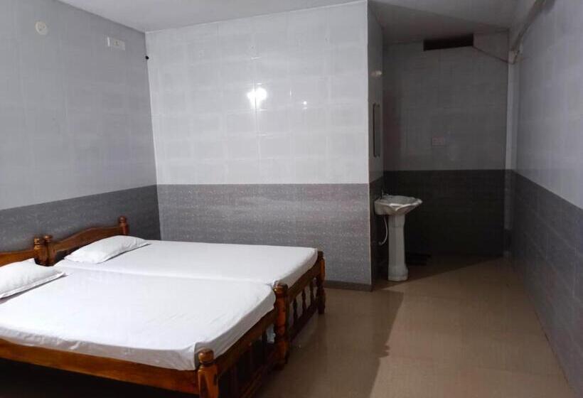 Номер Economy, Staymaker Deepak