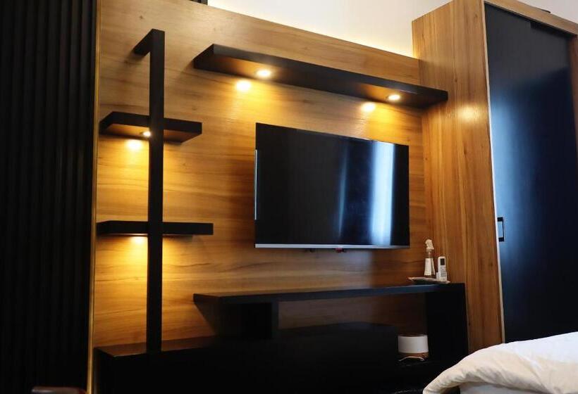استودیوی لوکس, Kozen At Azure North Pampanga