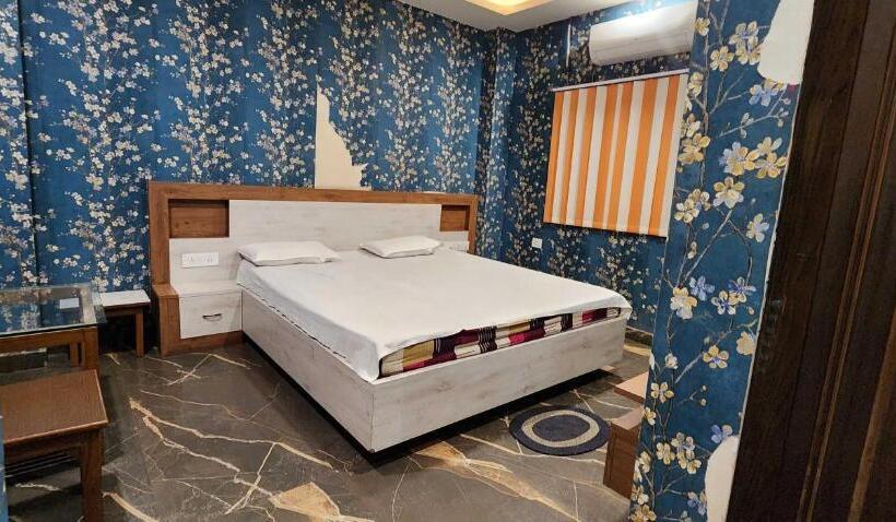 Трехместный Номер Классика, Oyo Hotel Dev International