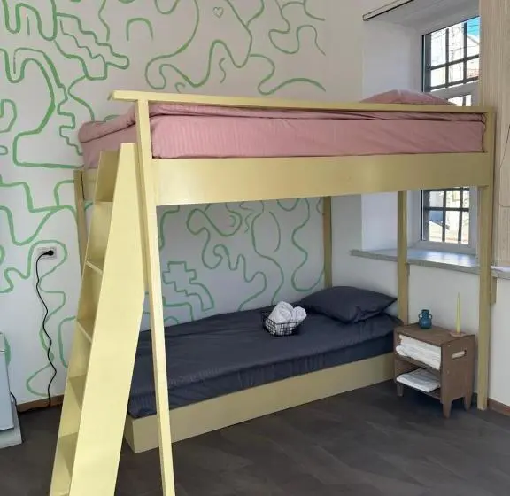 اتاق لوکس, Buna Guest House