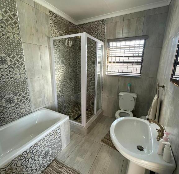 חדר דלוקס, Oaktree