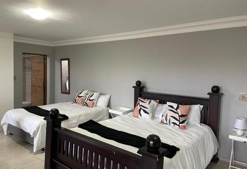 חדר משפחתי דלוקס, Oaktree