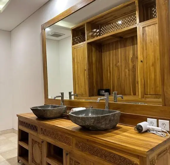 Villa 2 Makuuhuonetta, Gyanesh Villa