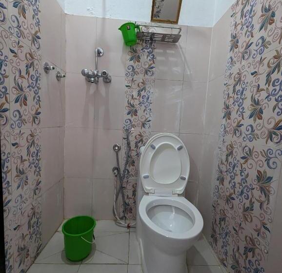 اتاق استاندارد سه نفره, Roshani Guest House And Restaurant Ngadi Bazar