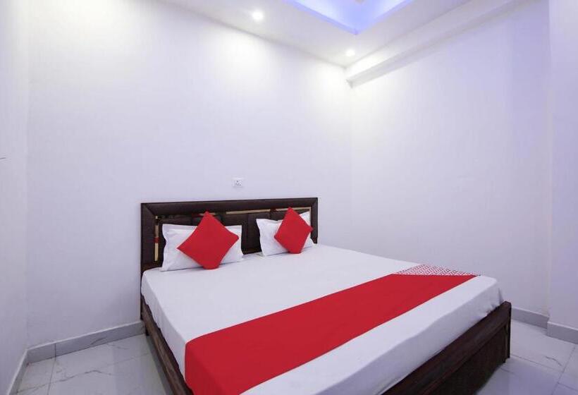 Triple Classic Room, Oyo Pinetree