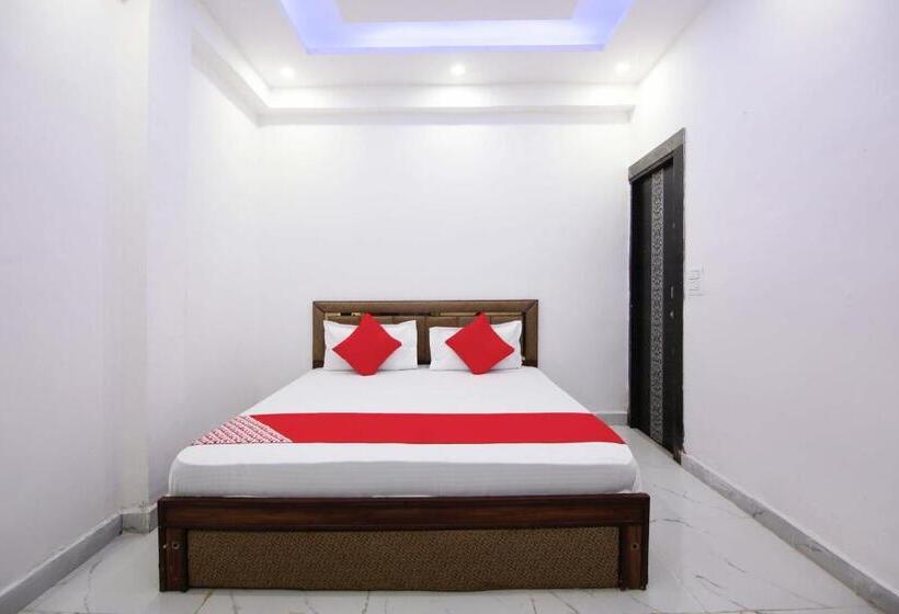 Triple Classic Room, Oyo Pinetree