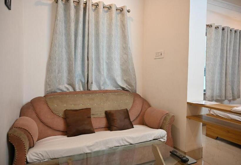 غرفة ديلوكس, Priyanka International