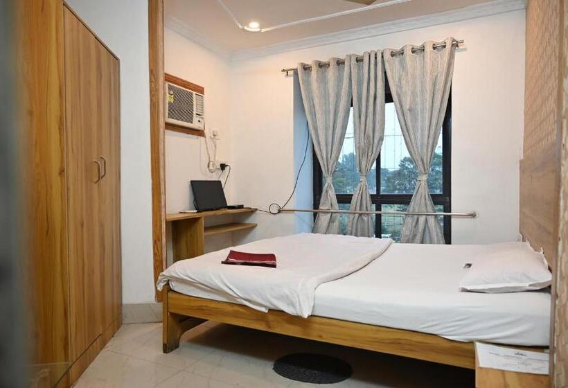 غرفة ديلوكس, Priyanka International