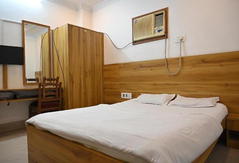 غرفة ديلوكس, Priyanka International