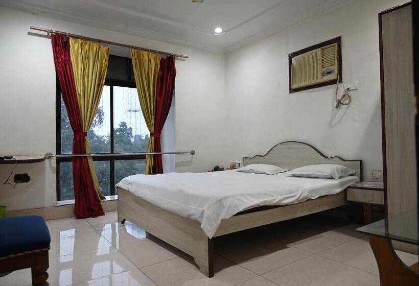 غرفة قياسية, Priyanka International