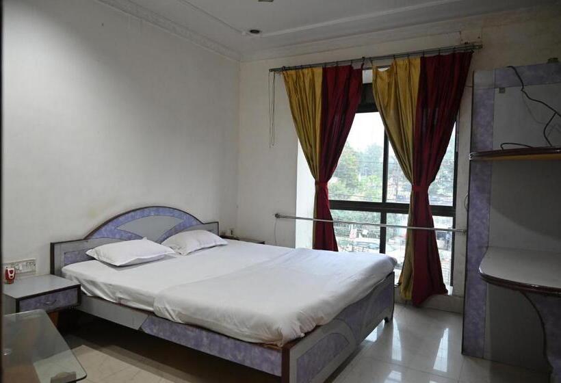 غرفة قياسية, Priyanka International