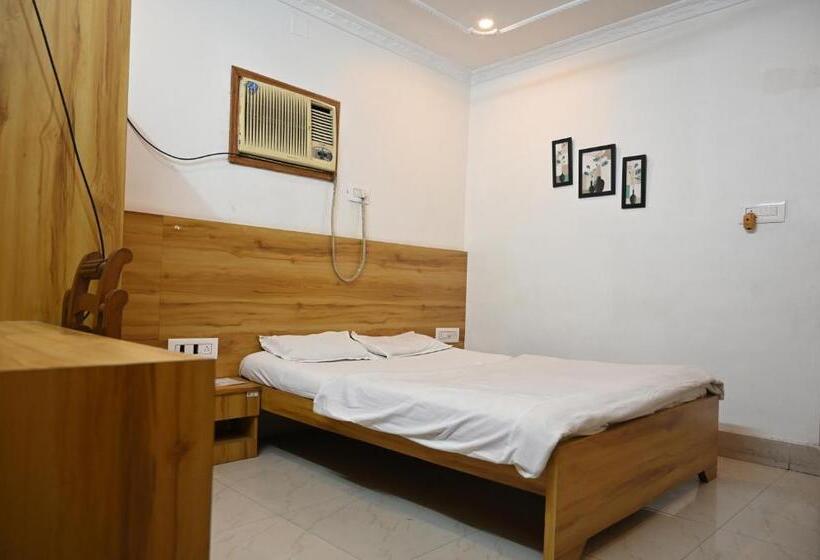 غرفة ديلوكس, Priyanka International