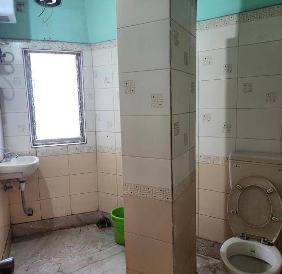 غرفة قياسية, Priyanka International