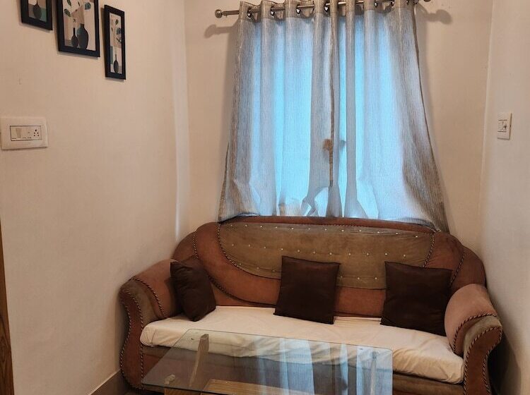 غرفة ديلوكس, Priyanka International