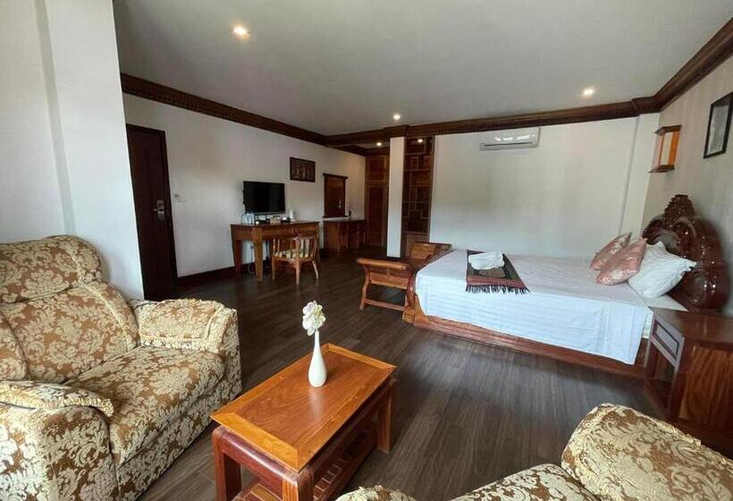 جناح سرير كينج, Wat