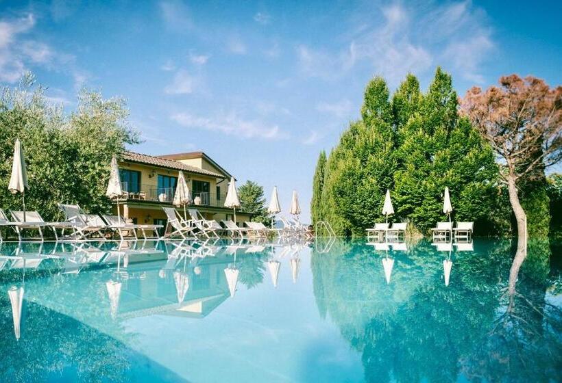 اتاق استاندارد با تراس, Isa Hotel With Swimming Pool Immersed In Tuscan Nature In San Donato Fronzano, Rooms With Air Condit