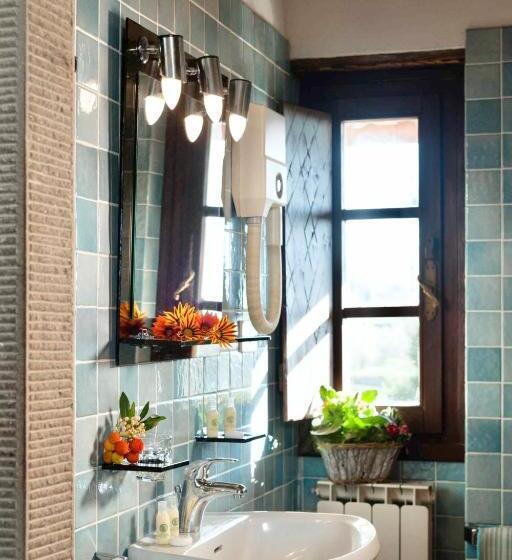 Номер Стандарт с Террасой, Isa Hotel With Swimming Pool Immersed In Tuscan Nature In San Donato Fronzano, Rooms With Air Condit