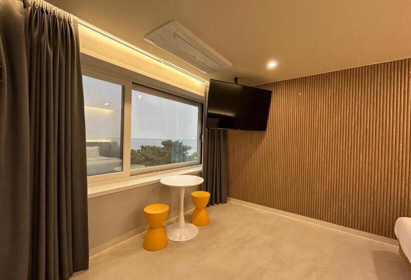 Вилла с 1 спальней и бассейном, Browndot Yangnam